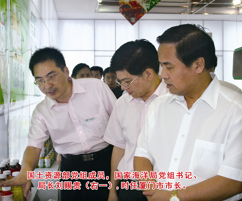 10、國土資源部黨組成員，國家海洋局黨組書記、局長劉賜貴（右一）。時任廈門市市長。.jpg